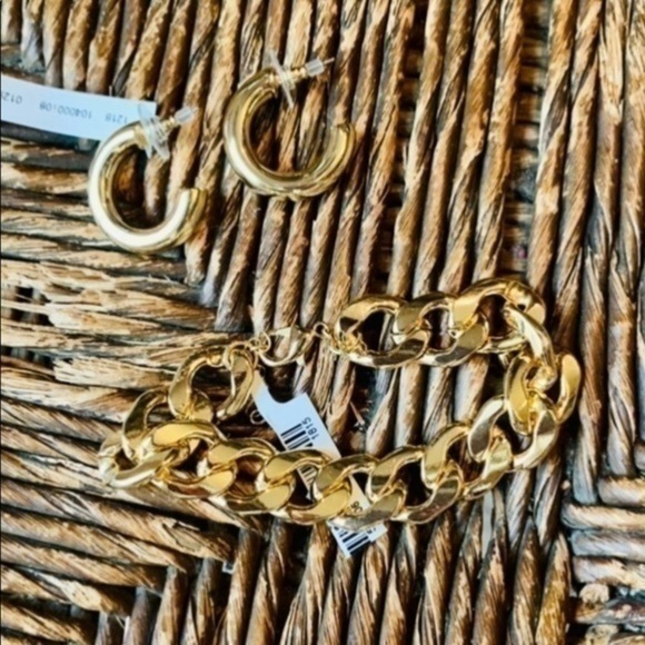 ✨💛 Choose One✨Gold Chunky Hoops ✨ S or M ✨💛 - Picture 6 of 8